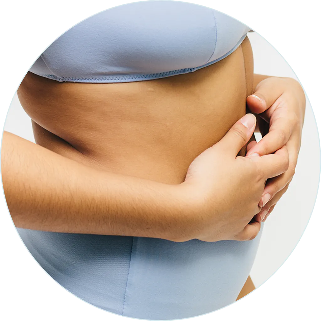 Kobieta dotykająca brzucha przy IBS